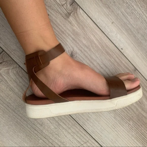 MIA Sandal - Picture 3 of 8